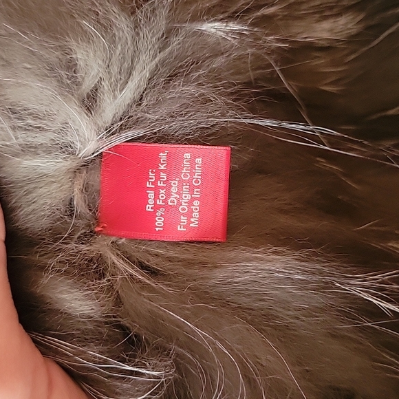 Sleeveless Fox Fur Vest - Picture 7 of 10